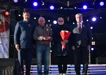 Магдеев и Коробченко вручили ордена Мужества близким погибших бойцов