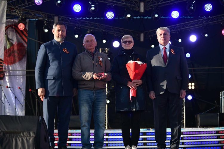 Магдеев и Коробченко вручили ордена Мужества близким погибших бойцов