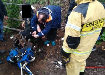 В Татарстане спасатели освободили ногу парня из мотоблока