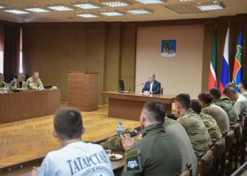 Магдеев встретился с военнослужащими, приехавшими в отпуск из зоны СВО
