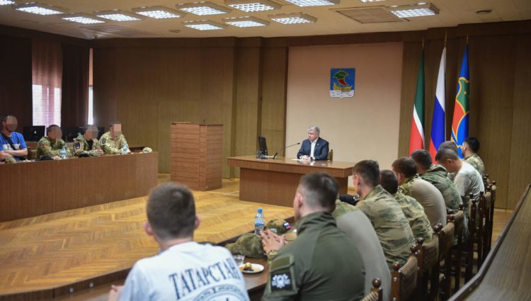 Магдеев встретился с военнослужащими, приехавшими в отпуск из зоны СВО