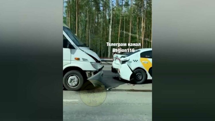 На Горьковском шоссе в Казани столкнулись сразу 4 машины
