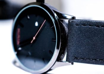 Челнинцу грозит срок за продажу часов с прослушкой