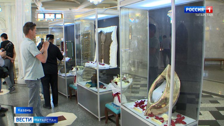 В Казани открылась выставка реликвий Пророка Мухаммеда в Кул Шарифе