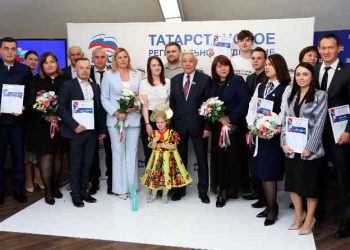 Мухаметшин наградил победителей фотоконкурса по нацпроектам