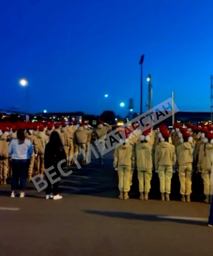 В Казани на площади Тысячелетия идет репетиция парада Победы