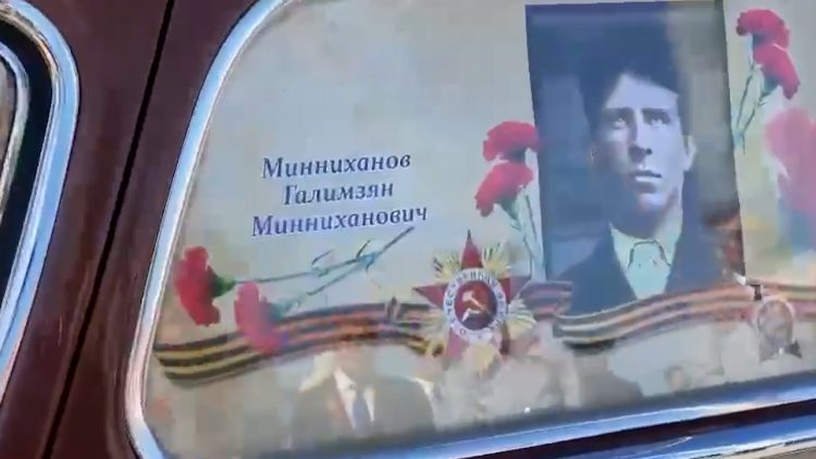 Минниханов принял участие в акции «Бессмертный полк»