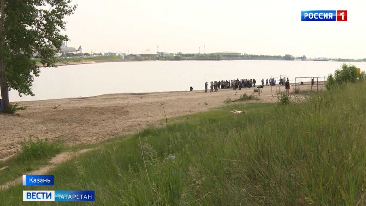 Жители Казани раньше положенного времени открыли купальный сезон