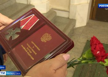 Достойный пример: Минниханов вручил Героям СВО ордена и медали