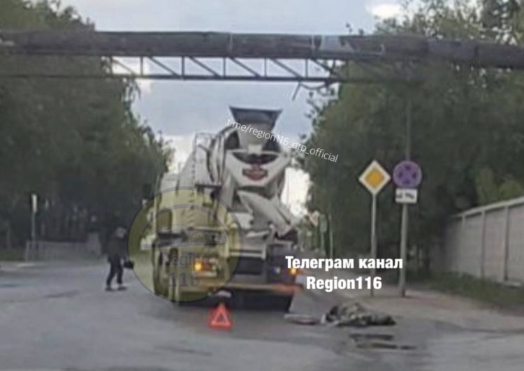 В Казани грузовик-миксер насмерть сбил велосипедиста
