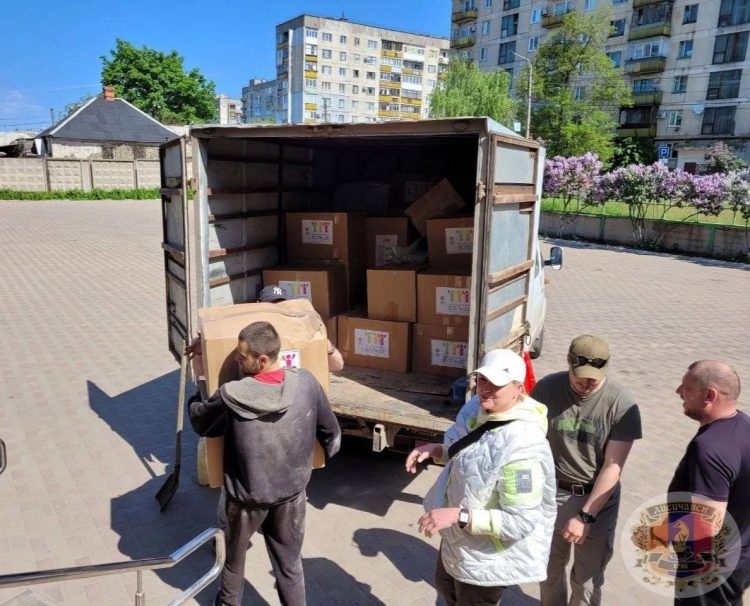Нижнекамские волонтеры доставили в Лисичанск гумпомощь для детей