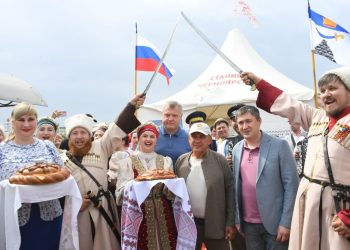 Минниханов поблагодарил губернатора Астраханской области за организацию Сабантуя