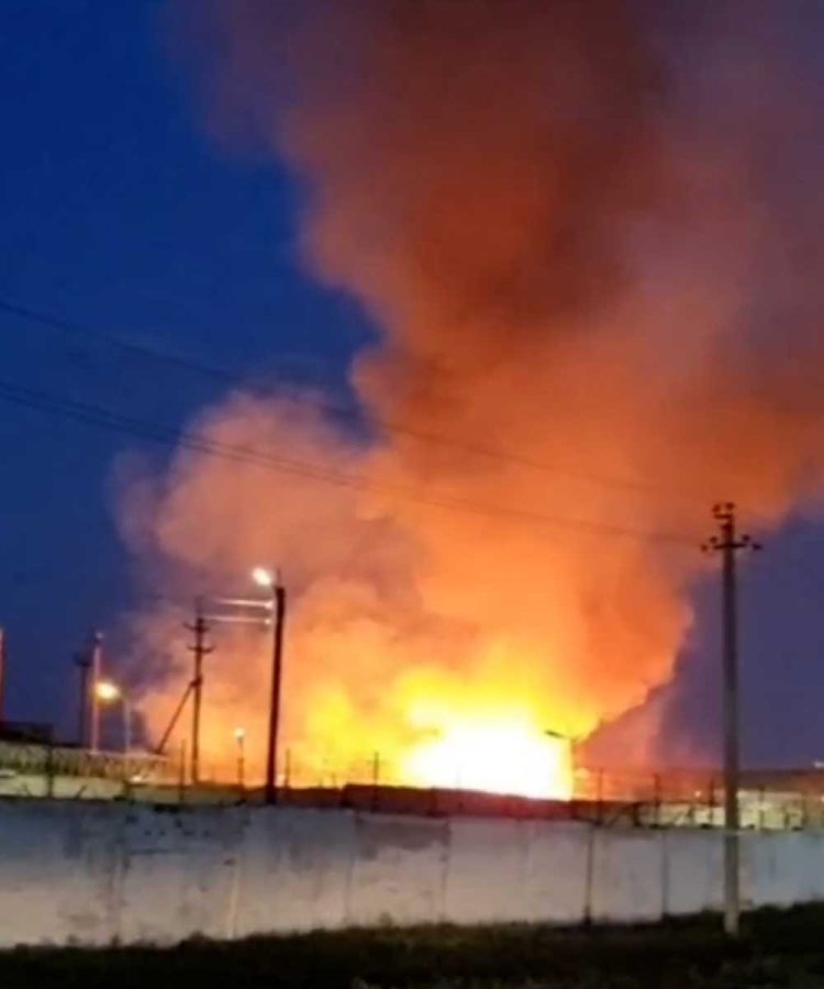 В Альметьевске горит территория исправительной колонии №8