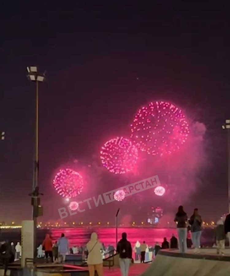 День Победы в Казани завершился праздничным салютом