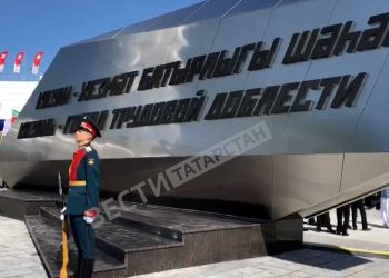 В Казани открыли 26-метровую стелу «Казань — город трудовой доблести»