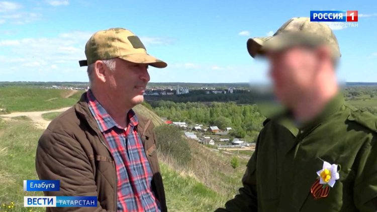 К бойцу СВО из Елабуги приехал медбрат, который вынес его с поля боя