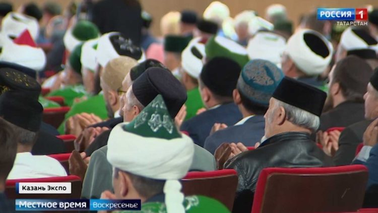 «Женский взгляд», халяльная кухня, национальные костюмы: дружеская атмосфера KazanForum собрала лучших