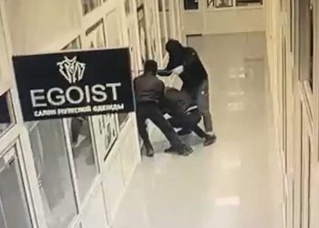 В Заинске сняли на видео ограбление ювелирного магазина