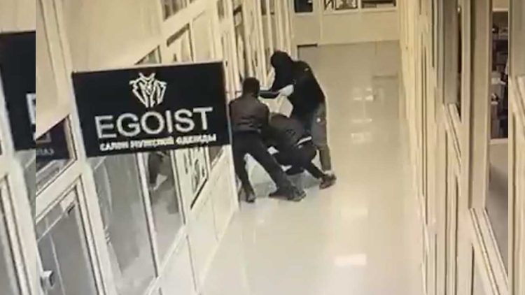 В Заинске сняли на видео ограбление ювелирного магазина