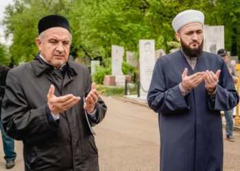 На могилах богословов Татарстана установили таблички с QR-кодами и биографией