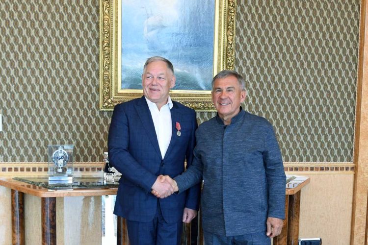 Минниханов и Петушенко обсудили строительство дороги Шали — Бавлы