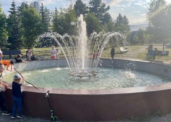 В парке Петрова в Казани заработал старинный фонтан после реконструкции