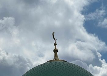 На Соборную мечеть «Джамиг» в Набережных Челнах установили полумесяц