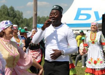 В Буинском районе на фестивале певец из Конго спел на татарском языке