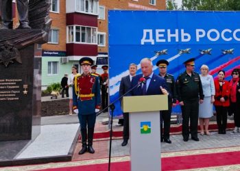 В Чистополе состоялась торжественная церемония открытия памятника Герою России