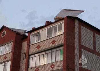Сильный ветер сорвал кровлю у пяти домов в Нурлате