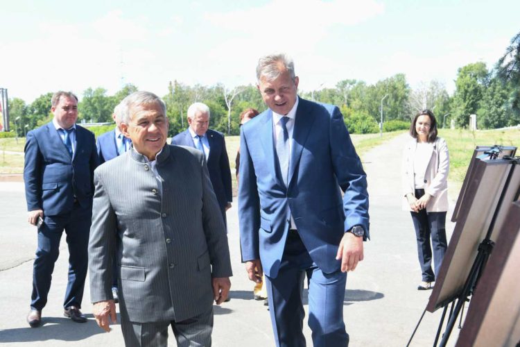 Минниханов поздравил работников Казанского порохового завода с юбилеем предприятия