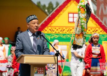 Мухметшин посетил Сабантуй в Нижнекамске