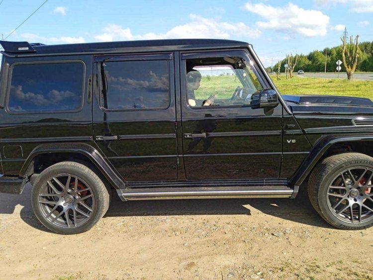 В Нижнекамске судебные приставы арестовали Mercedes-Benz G500