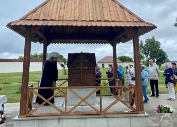 Митрополит Кирилл освятил древний источник в Свияжске