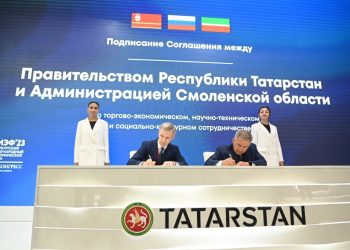 Минниханов предложил наладить взаимодействие между ведомствами Татарстана и Смоленской областью