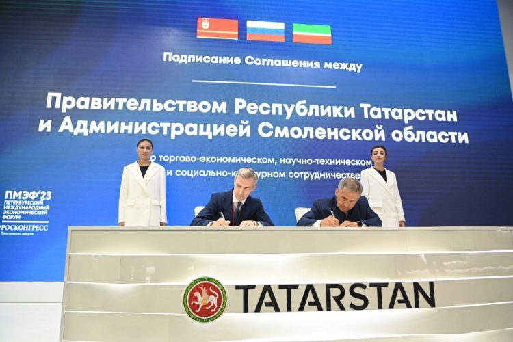 Минниханов предложил наладить взаимодействие между ведомствами Татарстана и Смоленской областью