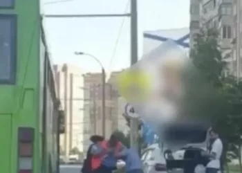 В Казани водители троллейбусов подрались на дороге