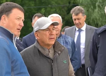 Минниханов оценил строительство нового здания театра Камала