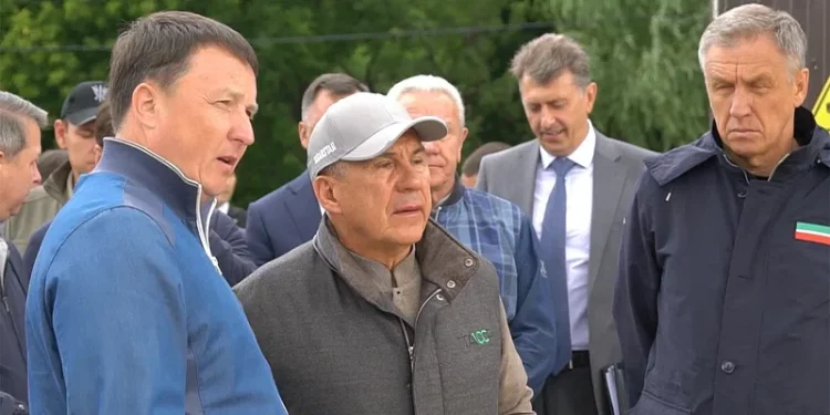 Минниханов оценил строительство нового здания театра Камала