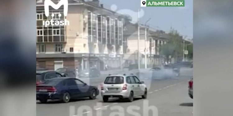 В Альметьевске задержали дрифтеров, перекрывших главную улицу