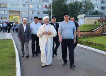 В праздничных намазах приняли участие 8 тысяч верующих жителей Набережных Челнов