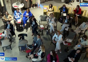 Женщины в бизнесе: обсуждение гендерного равенства и развитие компании