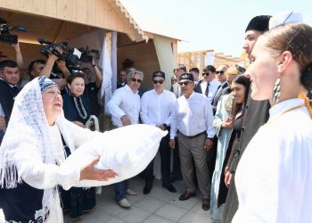 Минниханов посетил Сабантуй в столице Азербайджана