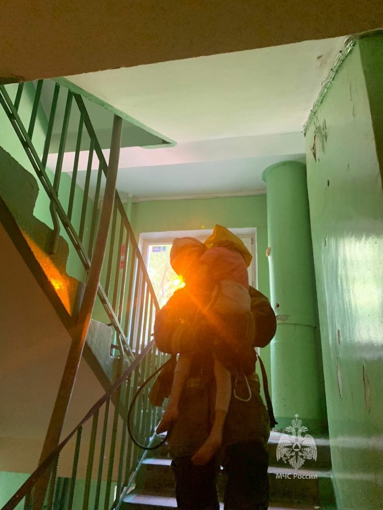 В Челнах спасли двух девочек из пожара