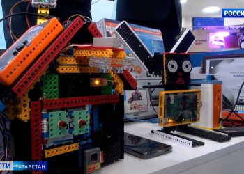 В Казани на форуме «Формируя будущее» дети показали, как управляют роботами силой мысли и создают нейросети