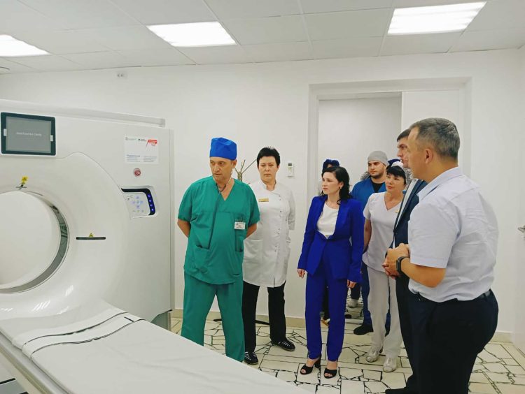 В Черемшанскую больницу по нацпроекту поступил новый томограф