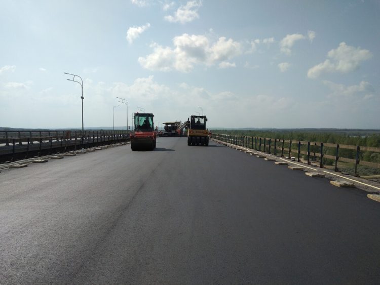 В Татарстане начали асфальтировать мост через Свиягу