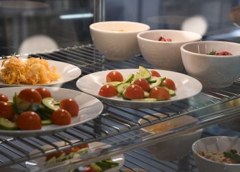 Школьники Казани сами смогут «собирать» салаты