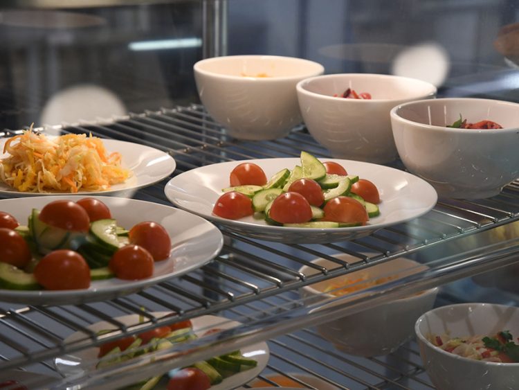 Школьники Казани сами смогут «собирать» салаты