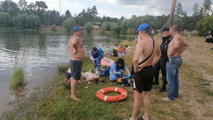 В Казани женщина чуть не утонула на Малом Лебяжьем